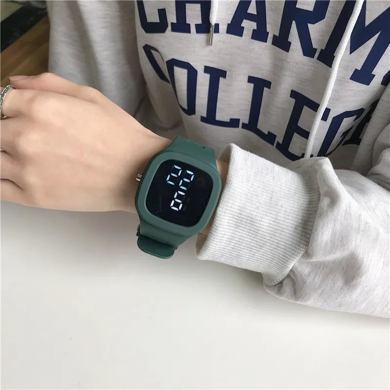 Orologio elettronico per lo sport all'aria Nuovo orologio digitale a led Cinturino in silicone Orologi da polso per studenti non intelligenti per donne e uomini all'ingrosso