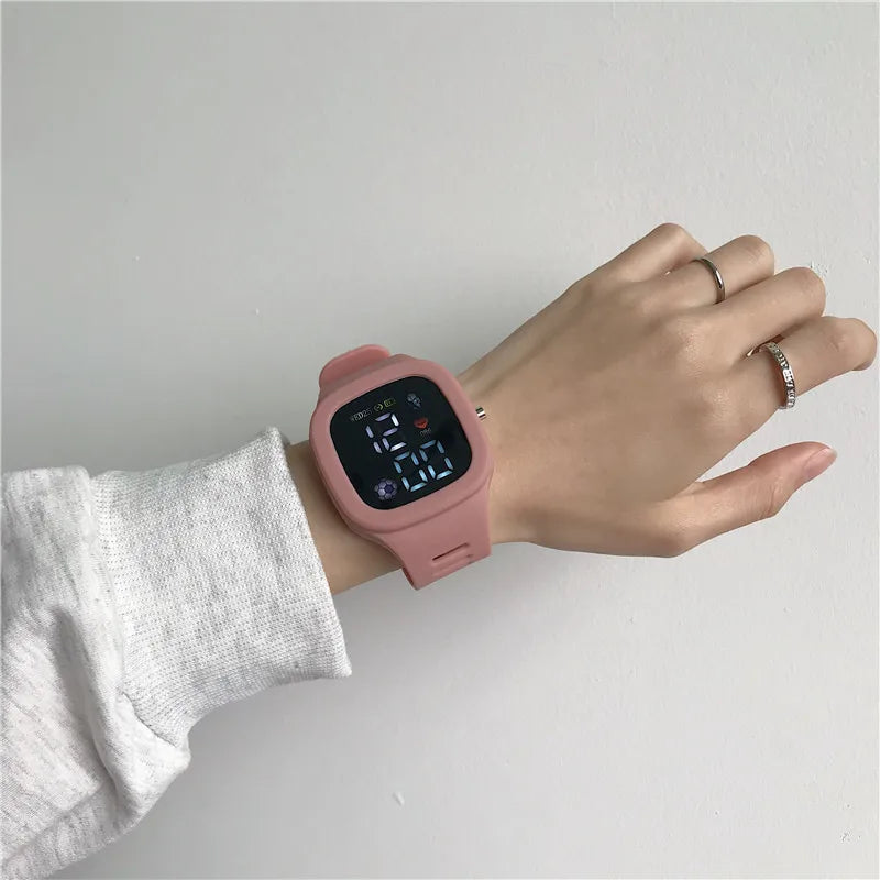 Orologio elettronico per lo sport all'aria Nuovo orologio digitale a led Cinturino in silicone Orologi da polso per studenti non intelligenti per donne e uomini all'ingrosso